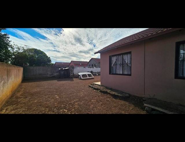 3 BEDROOM HOUSE FOR SALE IN LOTUS GARDENS